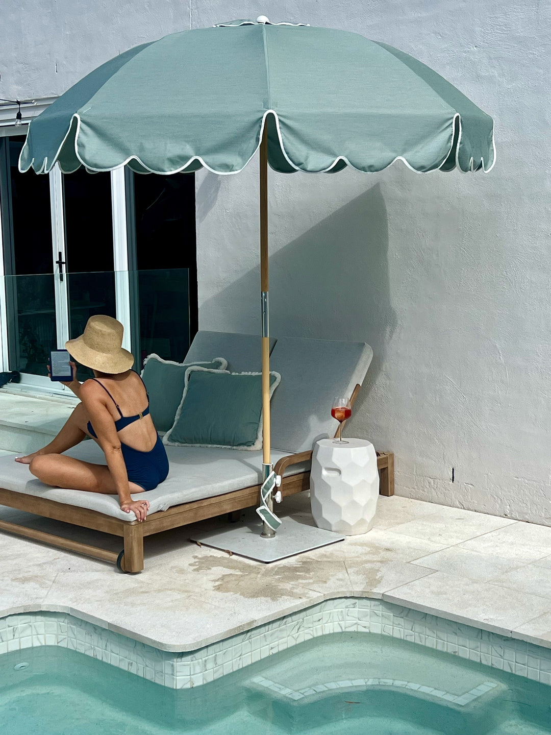 Finding Her Shade: The Sigourney Cantelo Edit