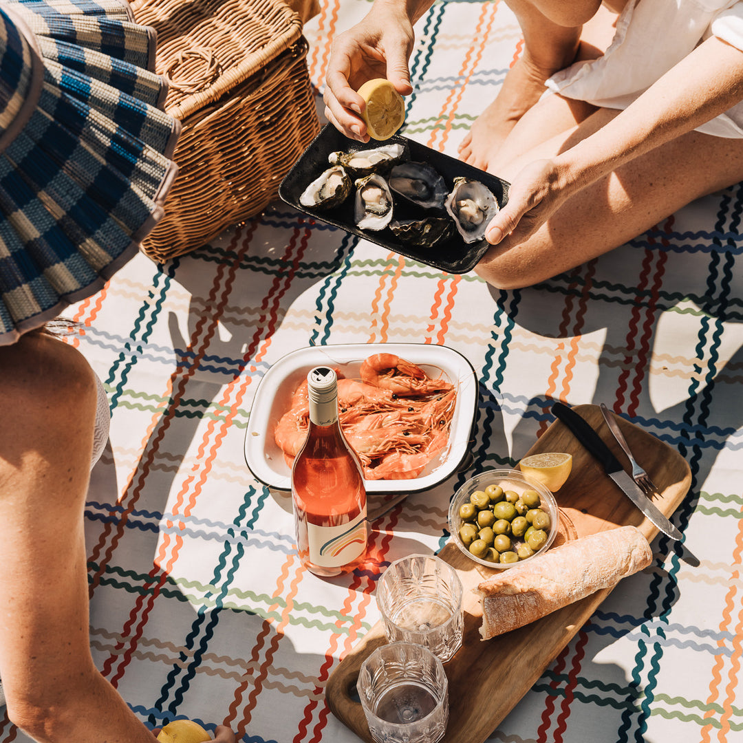 Basil bangs picnic weekend rug