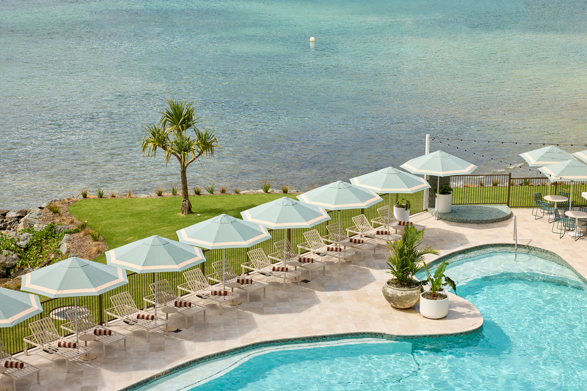 Basil Bangs commercial umbrella 2.8 sundial umbrella